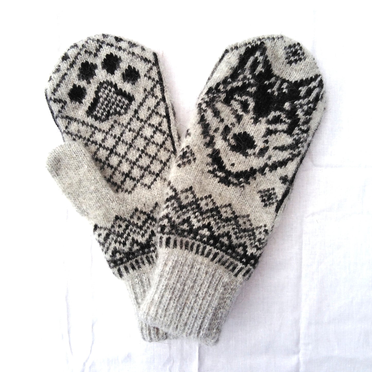 Nordic Geometric Wool Mittens