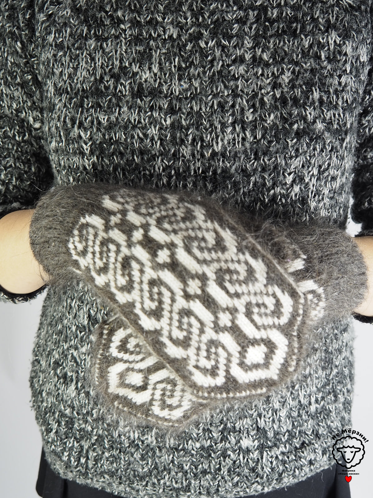 Ornate Wool Mittens, Grey