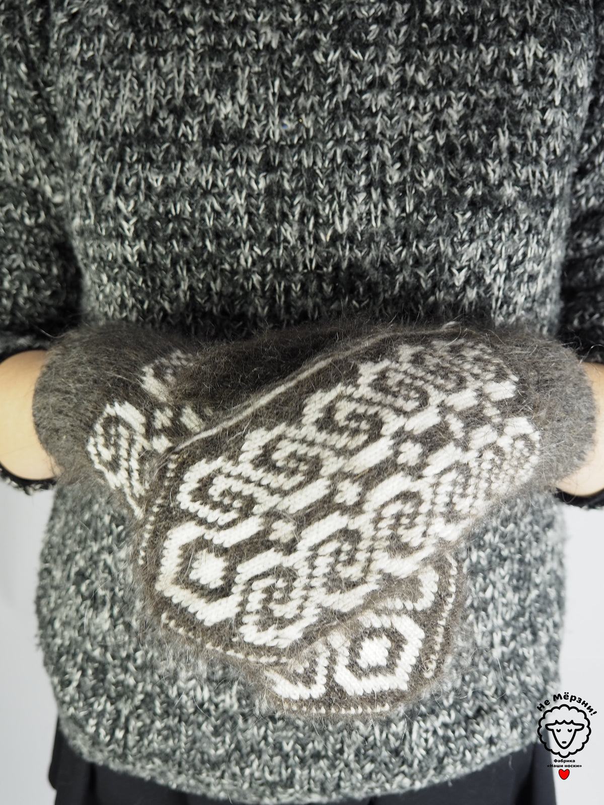 Ornate Wool Mittens, Grey