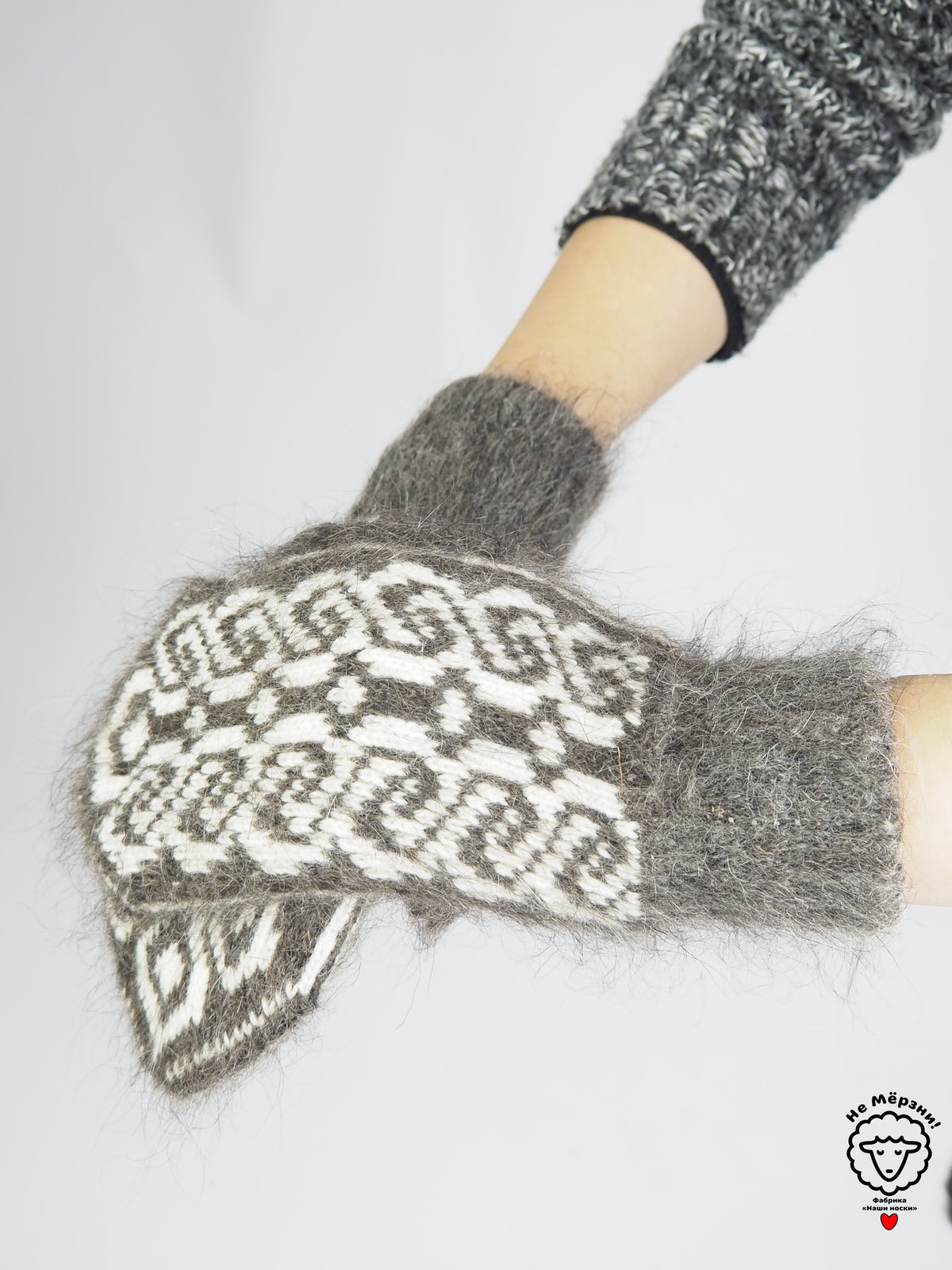 Ornate Wool Mittens, Grey