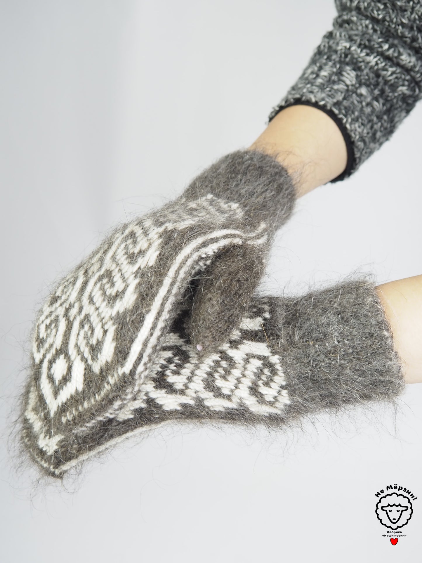 Ornate Wool Mittens, Grey